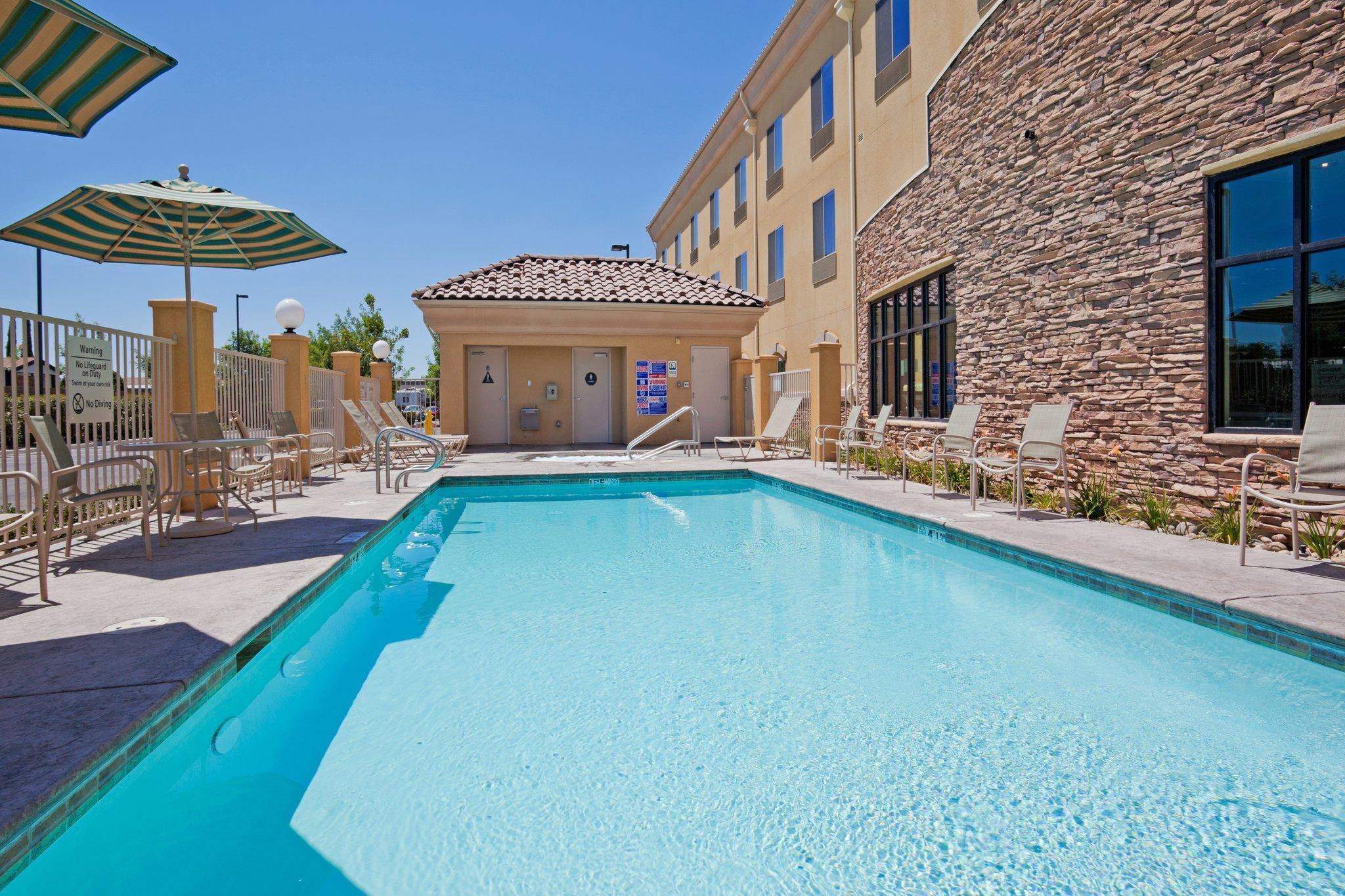Holiday Inn Express & Suites Clovis Fresno Area By Ihg Zewnętrze zdjęcie