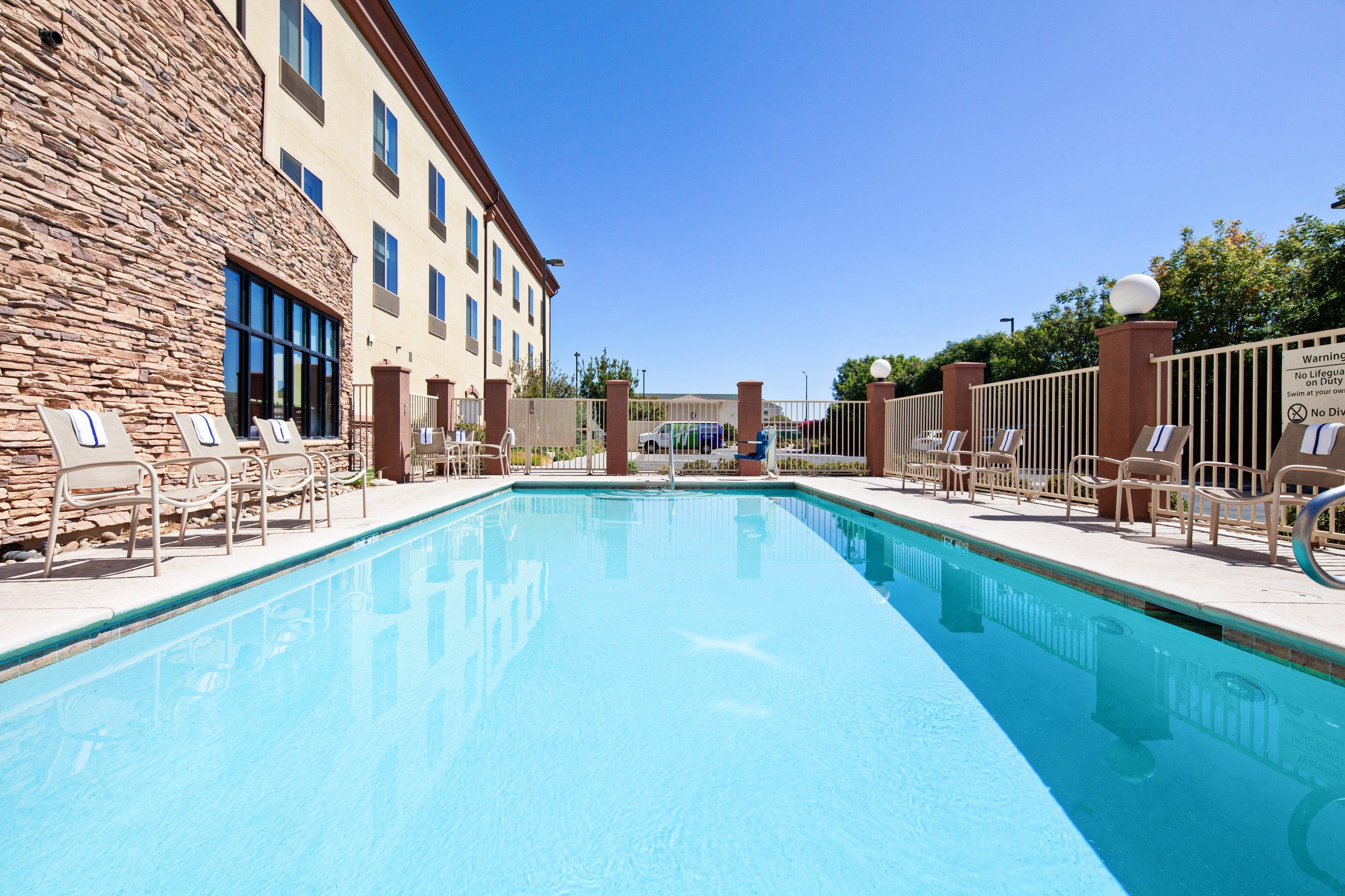 Holiday Inn Express & Suites Clovis Fresno Area By Ihg Zewnętrze zdjęcie